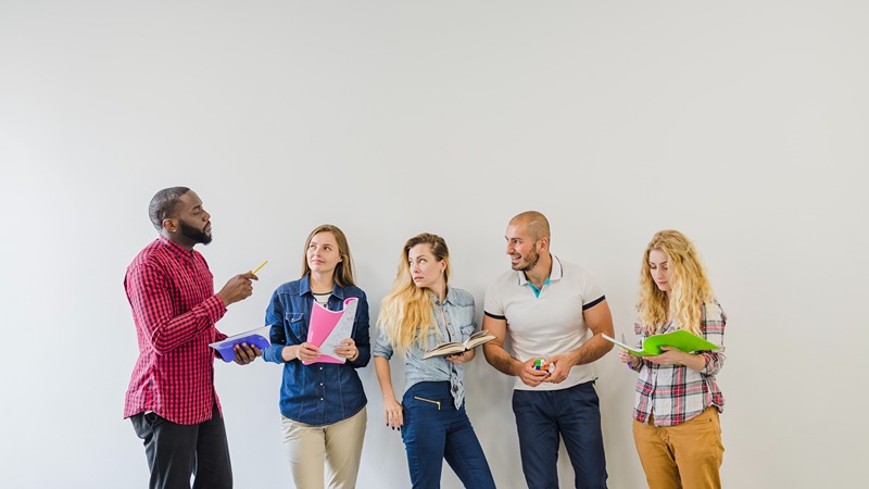Aprendiendo español: mejora tus habilidades con actividades cotidianas y&nbsp;juegos